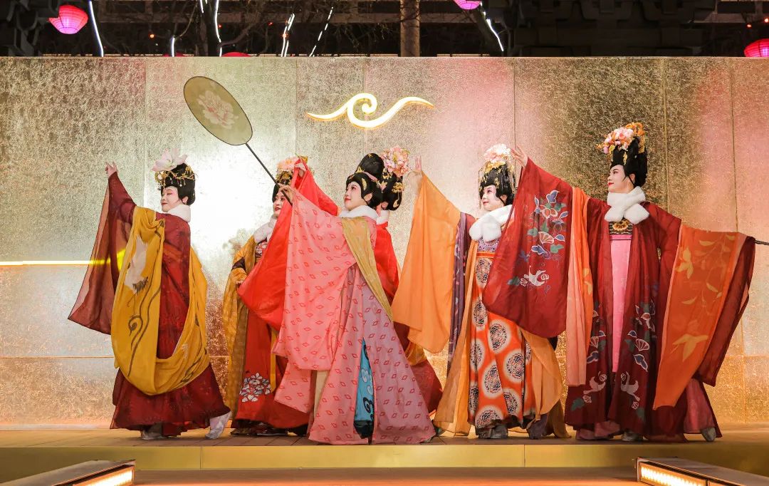 Us1dH9750GAXYGVu.jpg 108.jpg