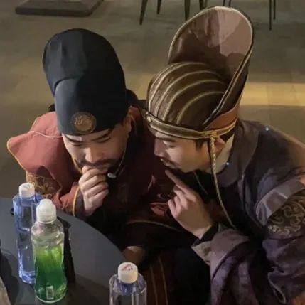 BUsOo2EZYr4z1RBL.jpg 102.jpg